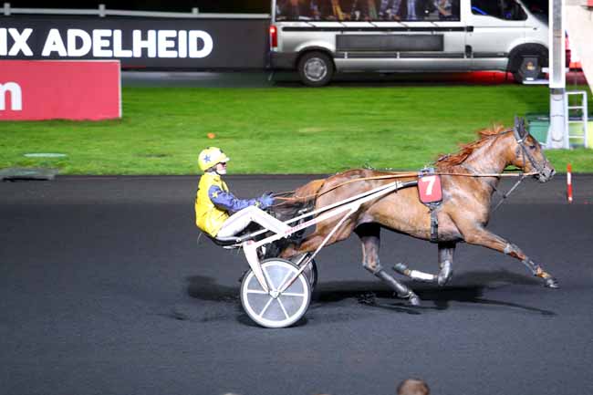 Photo d'arrivée de la course pmu PRIX ADELHEID à PARIS-VINCENNES le Mardi 27 mars 2018