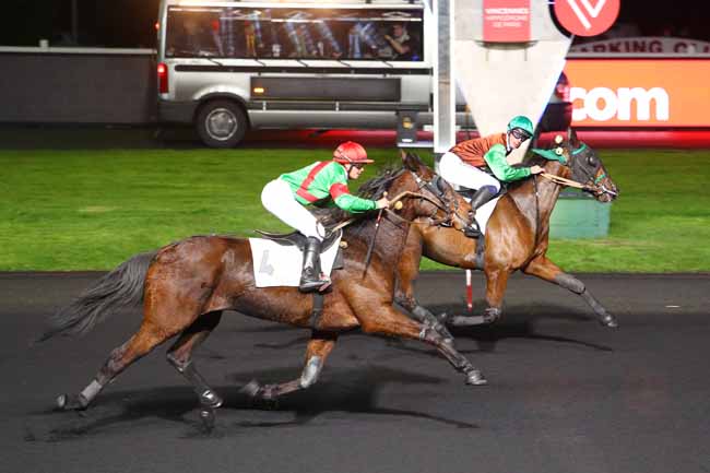 Photo d'arrivée de la course pmu PRIX ALGEIBA à PARIS-VINCENNES le Mardi 27 mars 2018