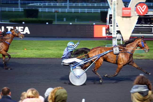 Photo d'arrivée de la course pmu PRIX AMALTHEA à PARIS-VINCENNES le Vendredi 30 mars 2018