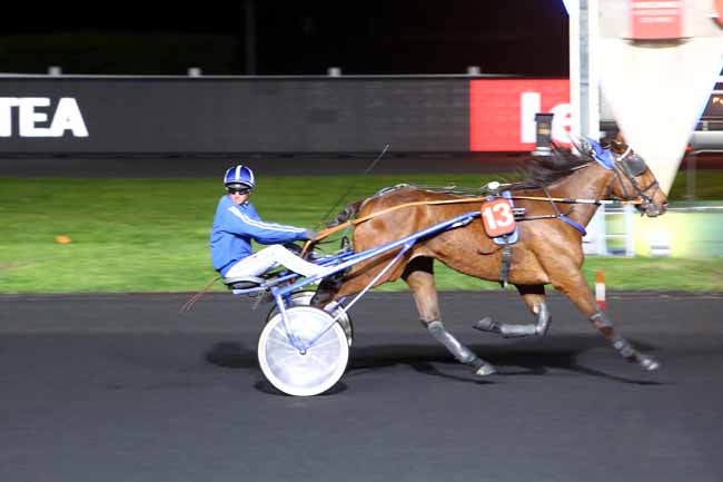 Photo d'arrivée de la course pmu PRIX ADRASTEA à PARIS-VINCENNES le Vendredi 30 mars 2018
