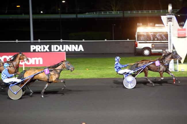 Photo d'arrivée de la course pmu PRIX IDUNNA à PARIS-VINCENNES le Vendredi 30 mars 2018