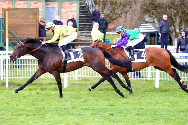 Photo d'arrivée de la course pmu PRIX COR DE CHASSE à FONTAINEBLEAU le Vendredi 30 mars 2018