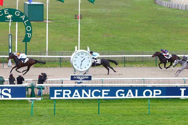 Photo d'arrivée de la course pmu PRIX DU CARREFOUR DU DUC D'ENGHIEN à CHANTILLY le Samedi 31 mars 2018