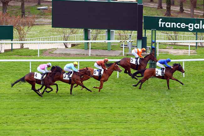 Photo d'arrivée de la course pmu PRIX DURBAN à SAINT-CLOUD le Lundi 2 avril 2018