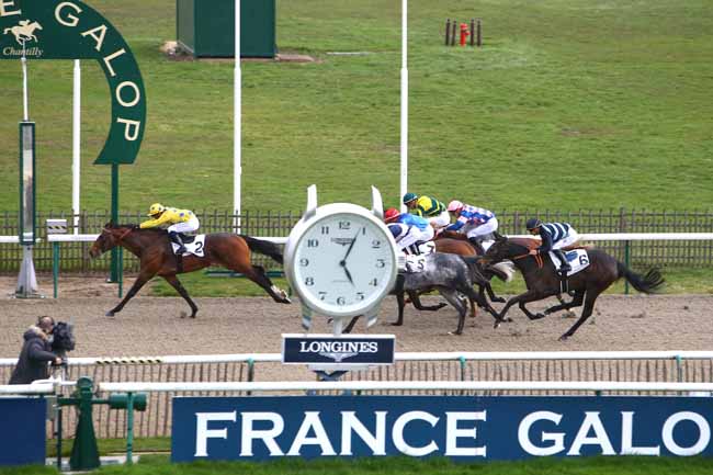 Photo d'arrivée de la course pmu PRIX DU PARC DE VALLIERE à CHANTILLY le Mardi 3 avril 2018