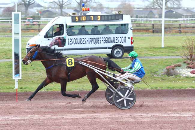 Photo d'arrivée de la course pmu PRIX GELINOTTE à ANGERS le Mercredi 4 avril 2018