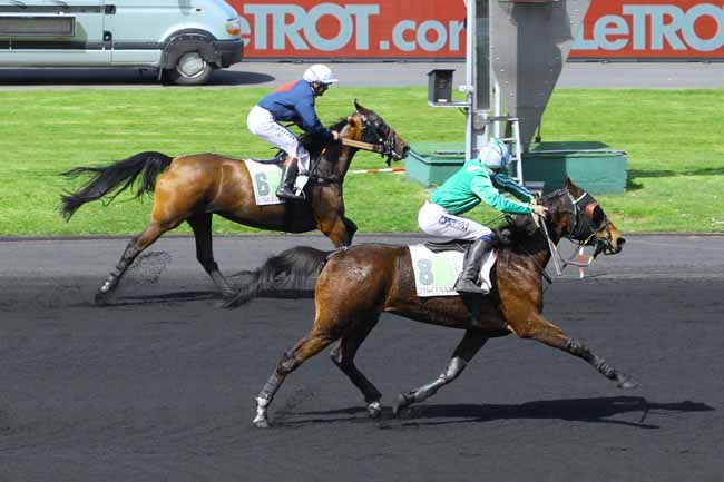 Photo d'arrivée de la course pmu PRIX DE DORCEAU à PARIS-VINCENNES le Samedi 7 avril 2018