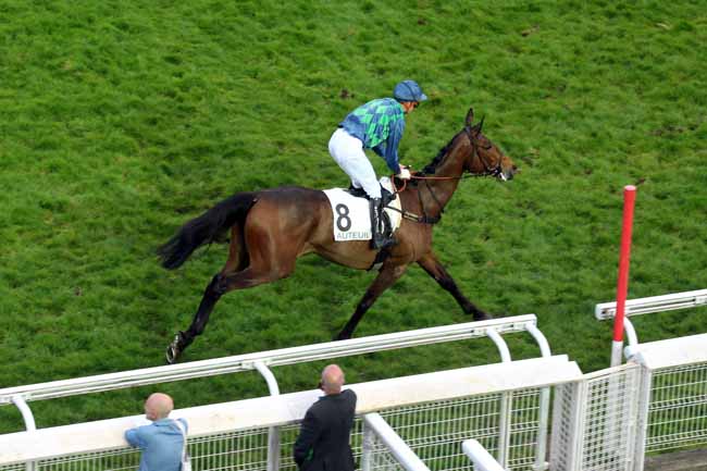Photo d'arrivée de la course pmu PRIX JEAN GRANEL à AUTEUIL le Samedi 7 avril 2018