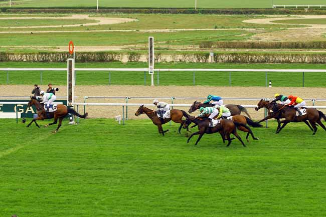 Photo d'arrivée de la course pmu PRIX DE MONTIGNY à DEAUVILLE le Lundi 9 avril 2018