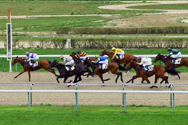 Photo d'arrivée de la course pmu PRIX DE MARLY-LE-ROI à DEAUVILLE le Lundi 9 avril 2018