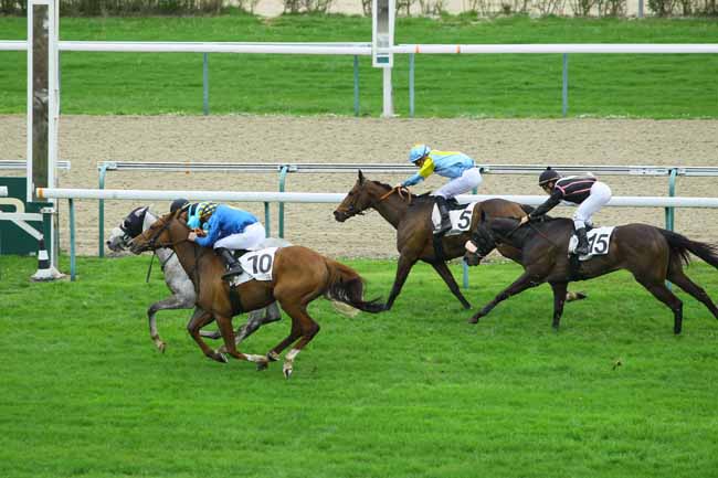 Photo d'arrivée de la course pmu PRIX DE VOISINS à DEAUVILLE le Lundi 9 avril 2018