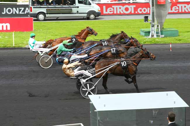 Photo d'arrivée de la course pmu PRIX DE JONZAC à PARIS-VINCENNES le Samedi 14 avril 2018