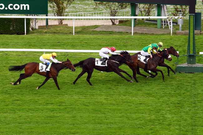 Photo d'arrivée de la course pmu PRIX DE PLAISIR à SAINT-CLOUD le Samedi 14 avril 2018