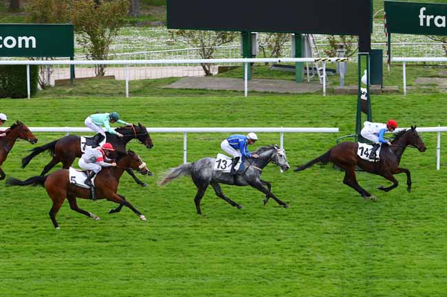 Photo d'arrivée de la course pmu PRIX INCERTITUDE à SAINT-CLOUD le Samedi 14 avril 2018