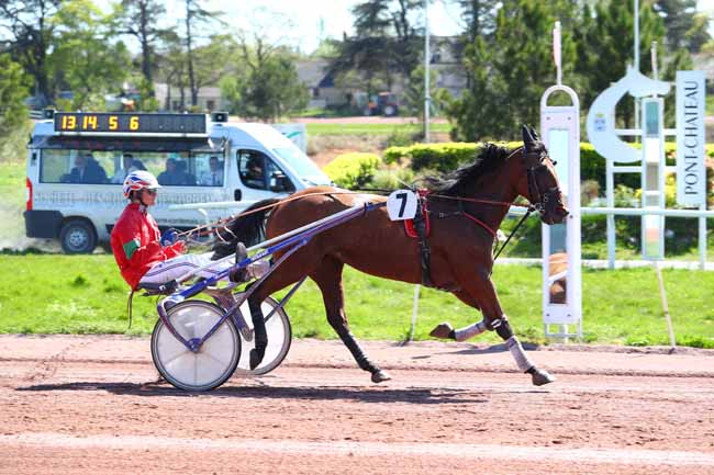 Photo d'arrivée de la course pmu PRIX DE LA SOCIETE DES COURSES DE NANTES à PONTCHATEAU le Mercredi 18 avril 2018