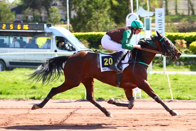 Photo d'arrivée de la course pmu PRIX DU CONSEIL REGIONAL DES PAYS DE LA LOIRE à PONTCHATEAU le Mercredi 18 avril 2018