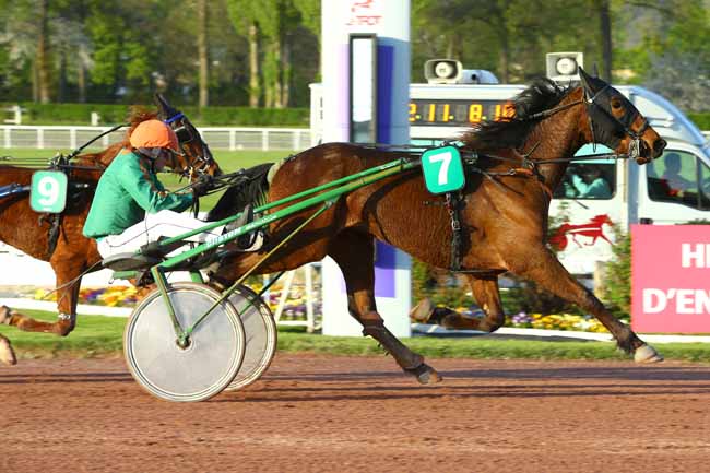 Photo d'arrivée de la course pmu PRIX DE LA PORTE MAILLOT à ENGHIEN le Jeudi 19 avril 2018