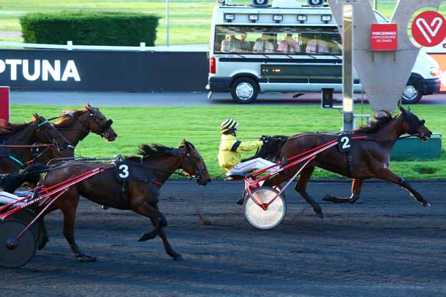 Photo d'arrivée de la course pmu PRIX NEPTUNA à PARIS-VINCENNES le Vendredi 20 avril 2018