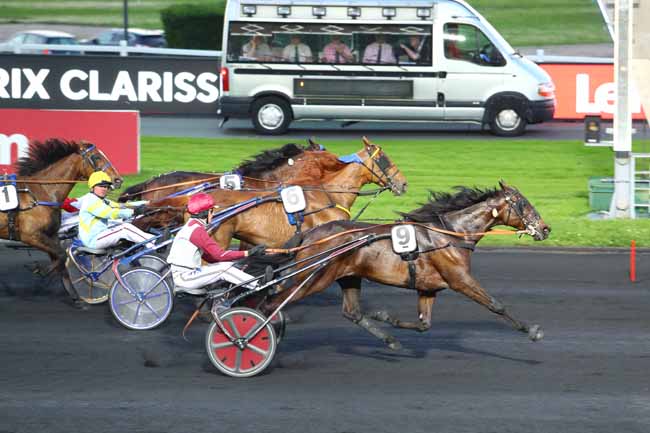 Photo d'arrivée de la course pmu PRIX CLARISSE à PARIS-VINCENNES le Vendredi 20 avril 2018