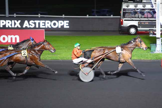 Photo d'arrivée de la course pmu PRIX ASTEROPE à PARIS-VINCENNES le Vendredi 20 avril 2018