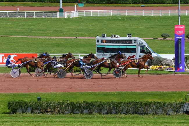 Photo d'arrivée de la course pmu PRIX DE LONS-LE-SAUNIER à ENGHIEN le Samedi 21 avril 2018