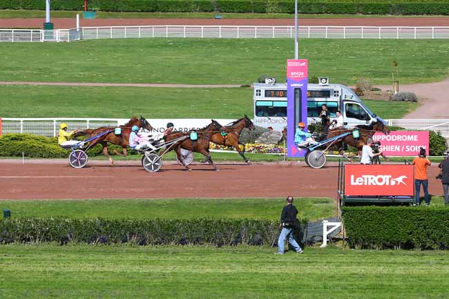 Photo d'arrivée de la course pmu PRIX DE GASTON DE WAZIERES à ENGHIEN le Samedi 21 avril 2018
