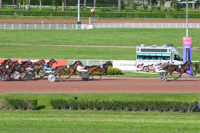 Photo d'arrivée de la course pmu PRIX DE L'ISERE à ENGHIEN le Samedi 21 avril 2018