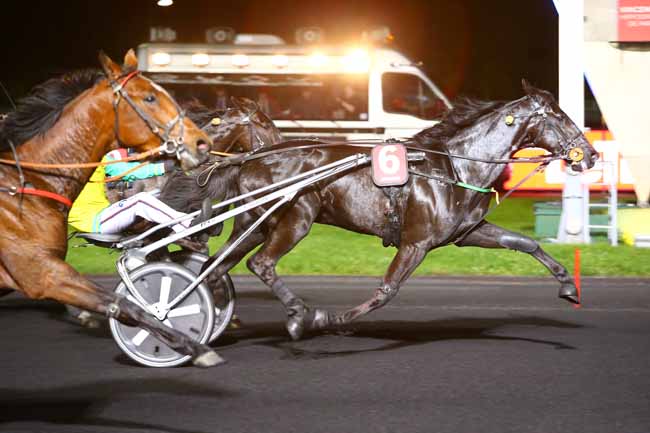 Photo d'arrivée de la course pmu PRIX PAUL KARLE à PARIS-VINCENNES le Mardi 24 avril 2018