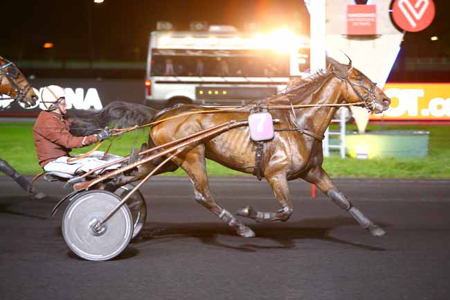 Photo d'arrivée de la course pmu PRIX ASPORINA à PARIS-VINCENNES le Mardi 24 avril 2018