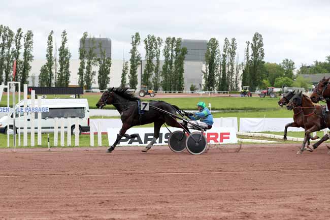 Photo d'arrivée de la course pmu PRIX DE L'AGGLOMERATION D'AGEN à AGEN LE PASSAGE le Mercredi 25 avril 2018