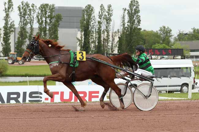 Photo d'arrivée de la course pmu PRIX LE YEARLING D'AGEN à AGEN LE PASSAGE le Mercredi 25 avril 2018
