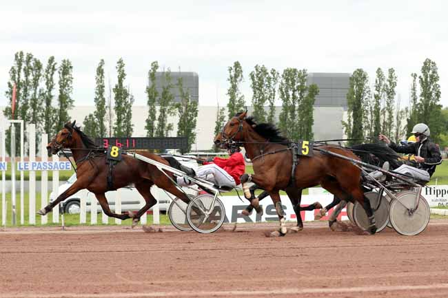 Photo d'arrivée de la course pmu PRIX D'AGEN à AGEN LE PASSAGE le Mercredi 25 avril 2018