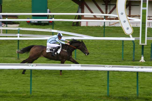 Photo d'arrivée de la course pmu PRIX DE CASTETS à COMPIEGNE le Jeudi 26 avril 2018