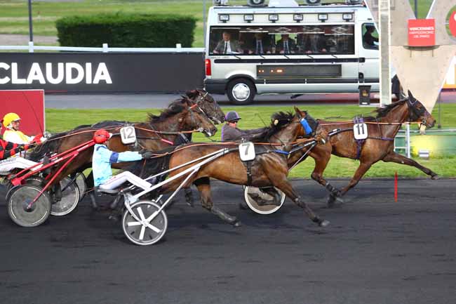 Photo d'arrivée de la course pmu PRIX CLAUDIA à PARIS-VINCENNES le Vendredi 27 avril 2018