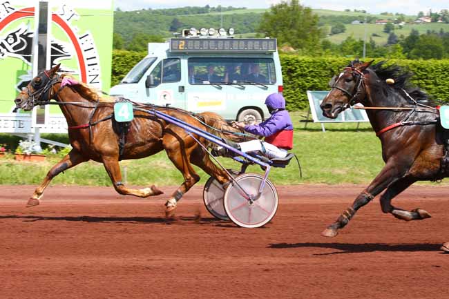 Photo d'arrivée de la course pmu PRIX DE LA CHORALE DE ROANNE à SAINT GALMIER le Mercredi 2 mai 2018