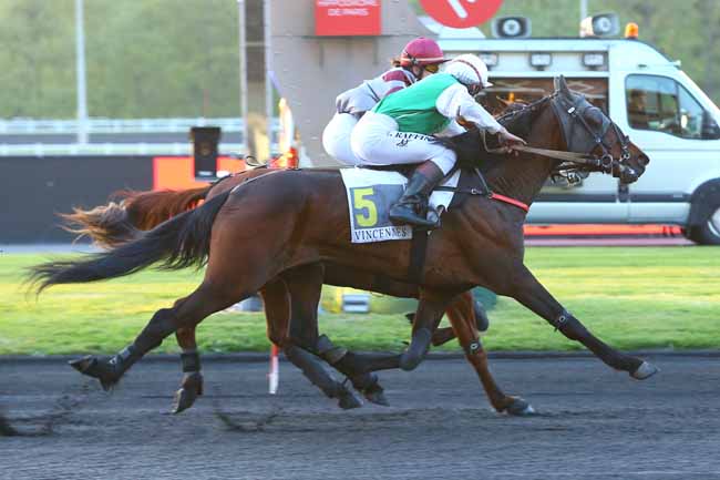Photo d'arrivée de la course pmu PRIX ZOSMA à PARIS-VINCENNES le Vendredi 4 mai 2018