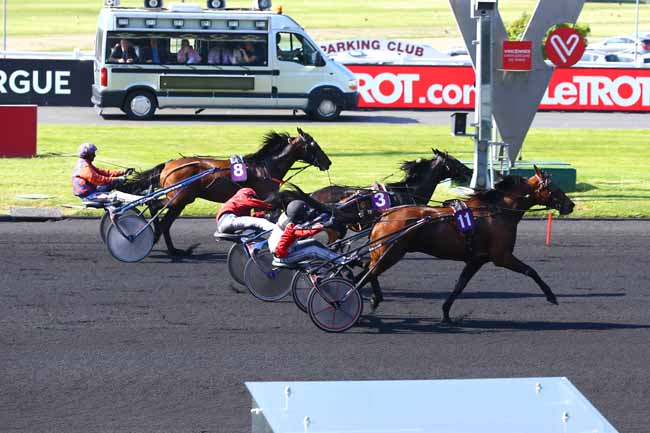 Photo d'arrivée de la course pmu PRIX DU ROUERGUE à PARIS-VINCENNES le Samedi 5 mai 2018