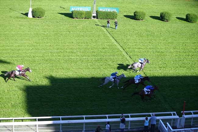 Photo d'arrivée de la course pmu PRIX GIROFLA à AUTEUIL le Lundi 7 mai 2018