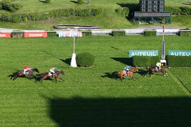 Photo d'arrivée de la course pmu PRIX JEAN DE LA ROCHEFOUCAULD à AUTEUIL le Lundi 7 mai 2018