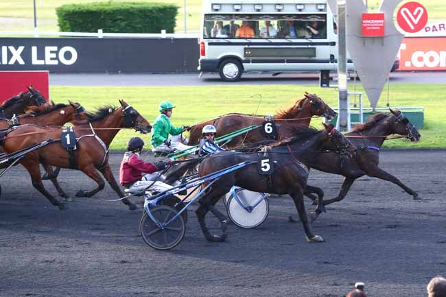 Photo d'arrivée de la course pmu PRIX LEO à PARIS-VINCENNES le Vendredi 11 mai 2018