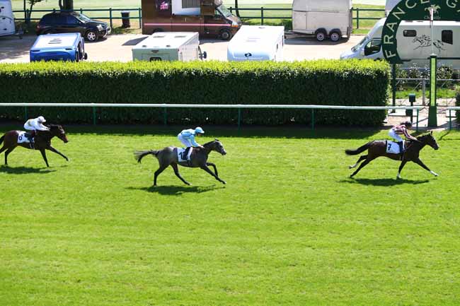 Photo d'arrivée de la course pmu PRIX DU JARDIN ANGLAIS à CHANTILLY le Vendredi 11 mai 2018