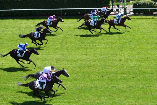 Photo d'arrivée de la course pmu PRIX DU POTAGER DES PRINCES à CHANTILLY le Vendredi 11 mai 2018
