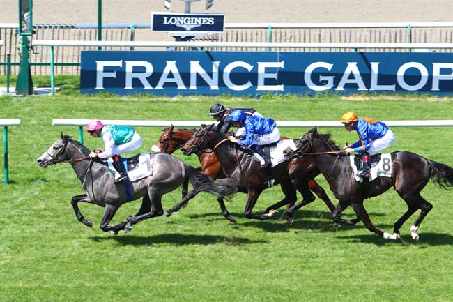 Photo d'arrivée de la course pmu PRIX DU MONT PAGNOTTE à CHANTILLY le Vendredi 11 mai 2018