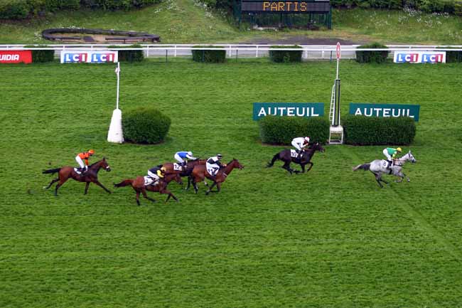 Photo d'arrivée de la course pmu PRIX SAINT-SAUVEUR à AUTEUIL le Samedi 12 mai 2018
