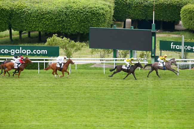 Photo d'arrivée de la course pmu PRIX PIRETTE à SAINT-CLOUD le Lundi 14 mai 2018