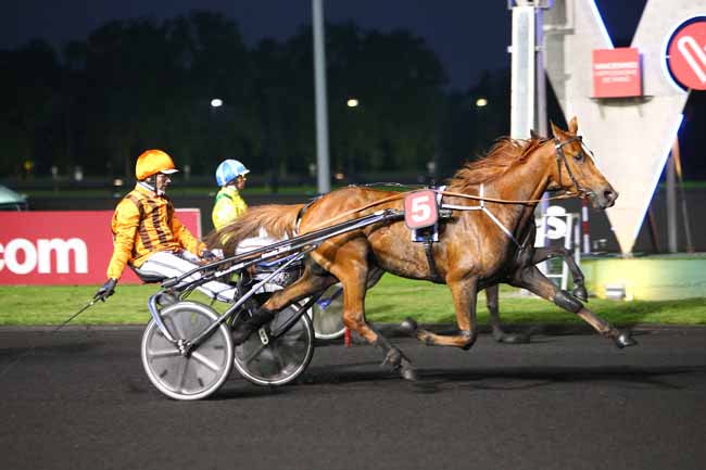 Photo d'arrivée de la course pmu PRIX FURNERIUS à PARIS-VINCENNES le Mardi 15 mai 2018