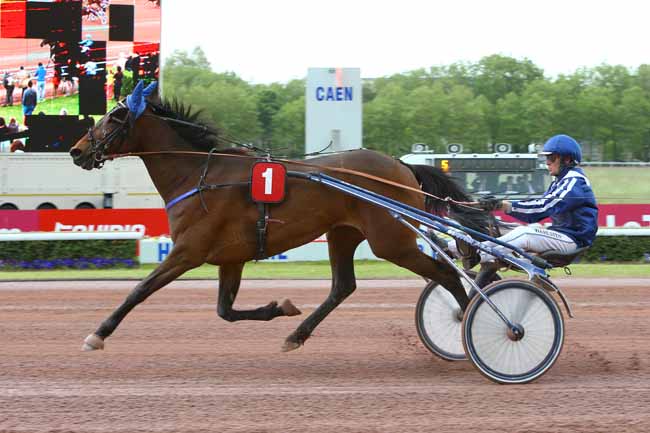 Photo d'arrivée de la course pmu PRIX HUBERT HARDY à CAEN le Mercredi 16 mai 2018