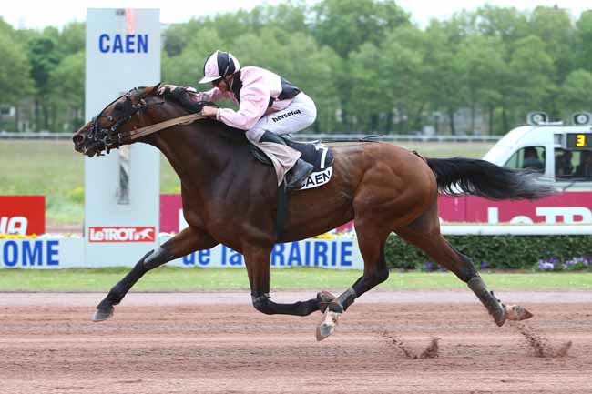Photo d'arrivée de la course pmu PRIX HENRI BALLIERE à CAEN le Mercredi 16 mai 2018