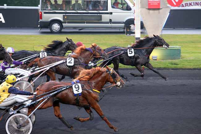 Photo d'arrivée de la course pmu PRIX KALMIA à PARIS-VINCENNES le Mardi 22 mai 2018