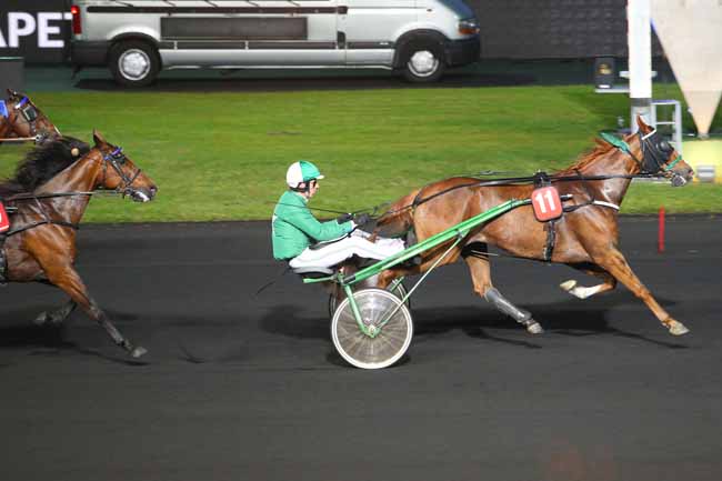 Photo d'arrivée de la course pmu PRIX IAPETUS à PARIS-VINCENNES le Mardi 22 mai 2018